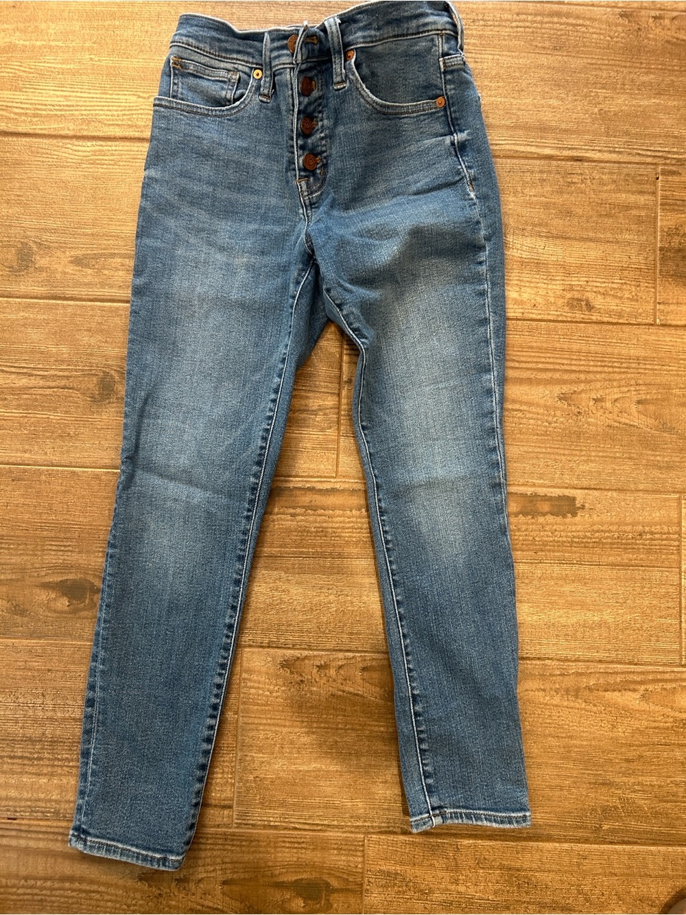 Women's High-Rise Skinny Jeans in Medium Blue Wash